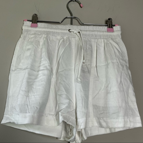 Hem&Thread White Shorts - Picture 3 of 6